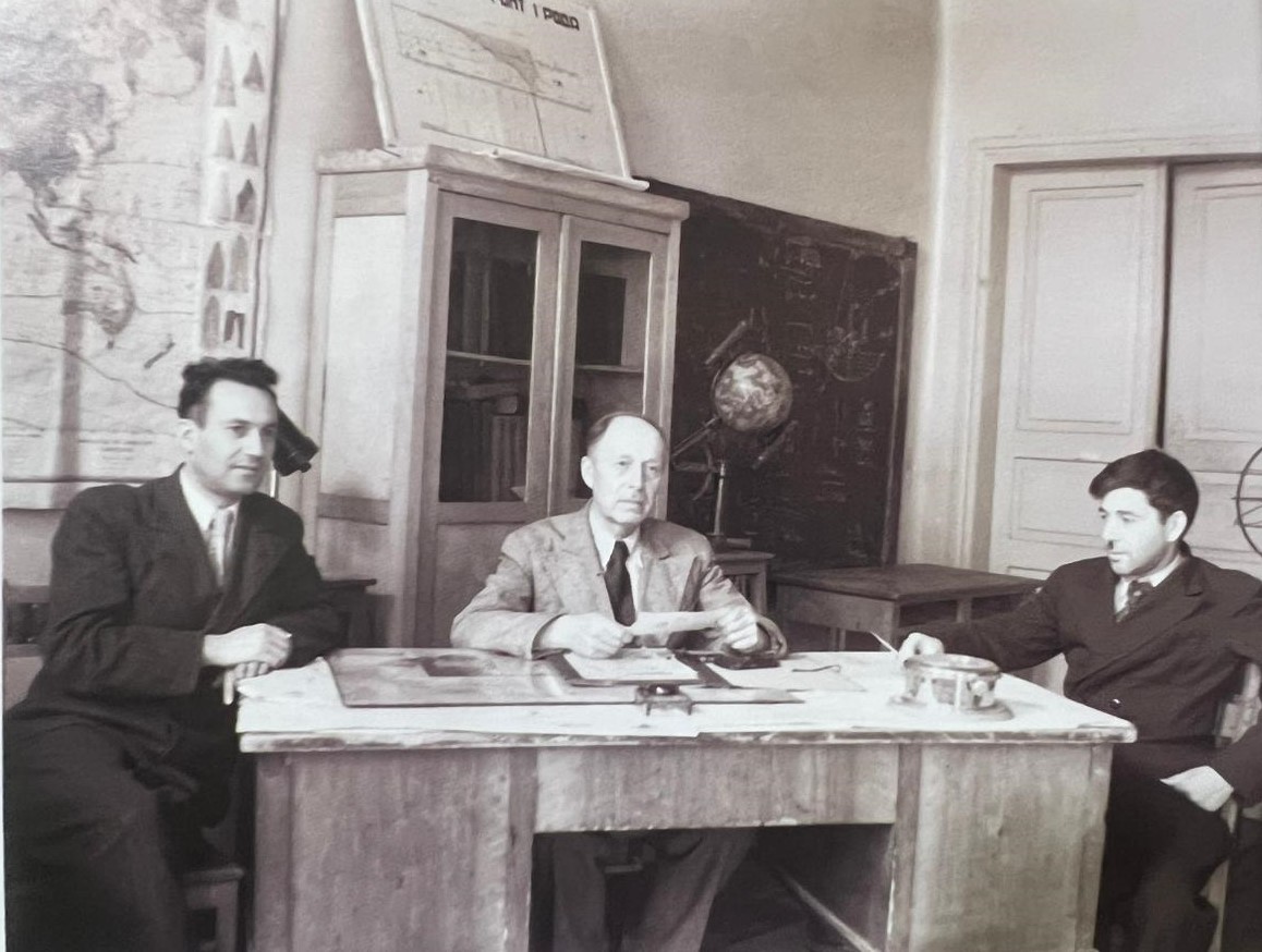 Astronomiya laboratoriyasında iclas (1947)